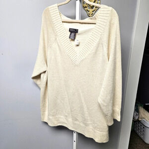 Mark Eisen sweater cream color vneck size 22/24